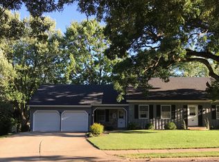 1914 Saint Clair Dr, Pekin, IL