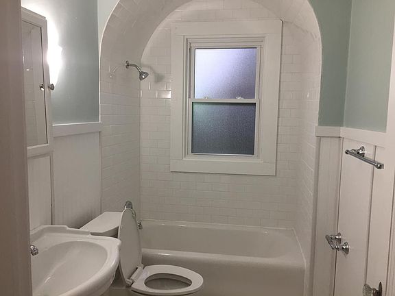 5th image of 2764 Gilbert Ave