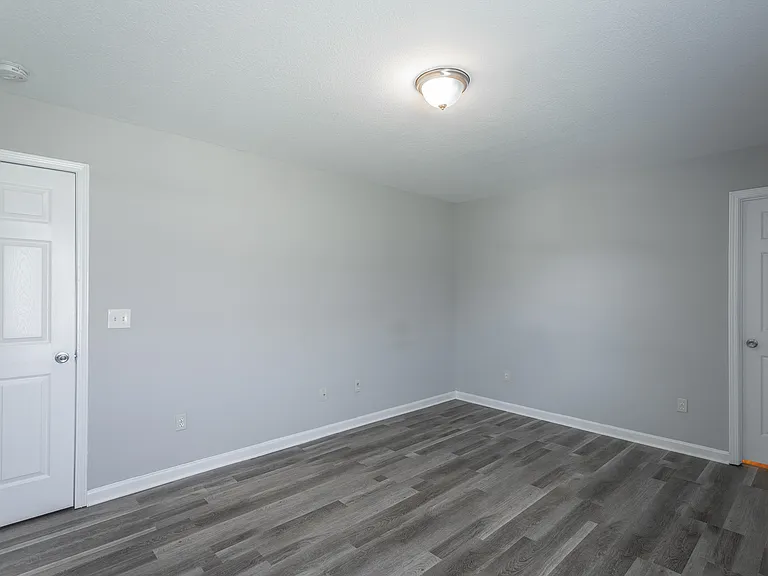 1621 Oak St — Photo 15