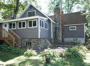 26 Old Woodland Trl, Oak Ridge, NJ 07438