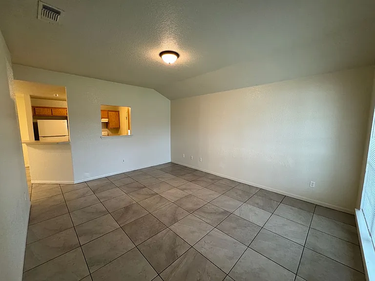 2609 Vernice Loop — Photo 3