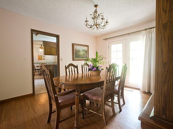 4th image of 341 SE Highland Park Dr