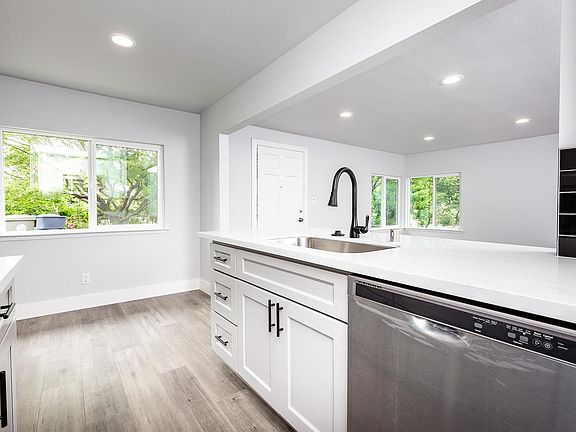 4th image of 1630 Potrero Way