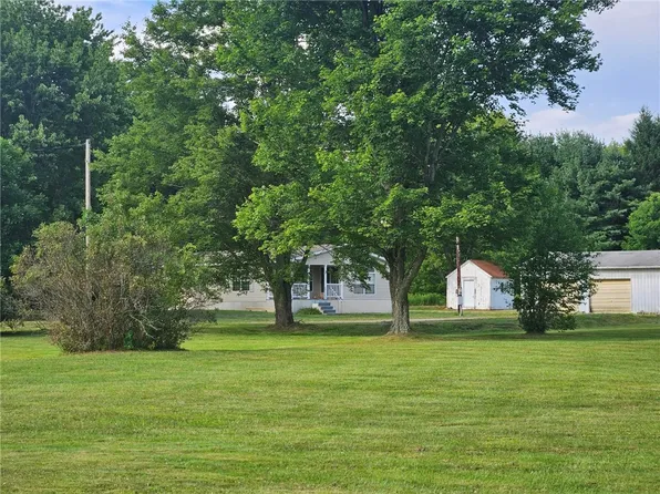 1240 Coffee Run Rd, Pulaski, PA 16143