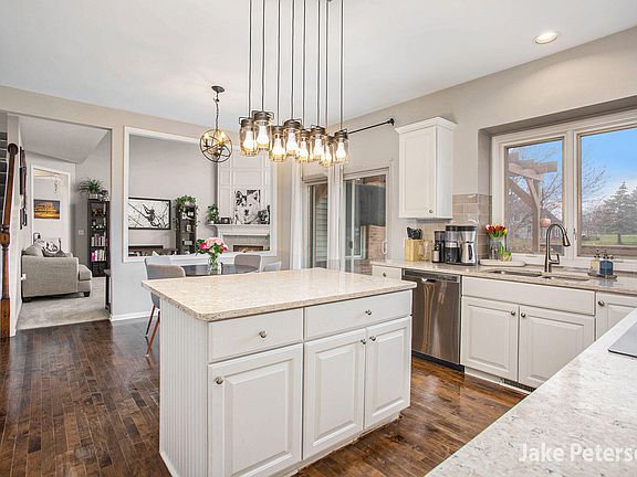 3rd image of 7441 Old Lantern Dr SE