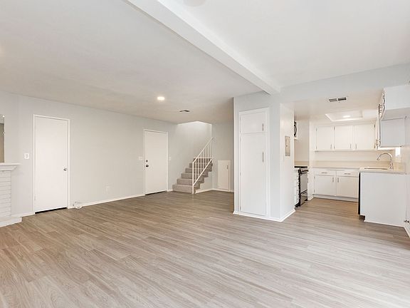 5th image of 5307 Colodny Dr #24