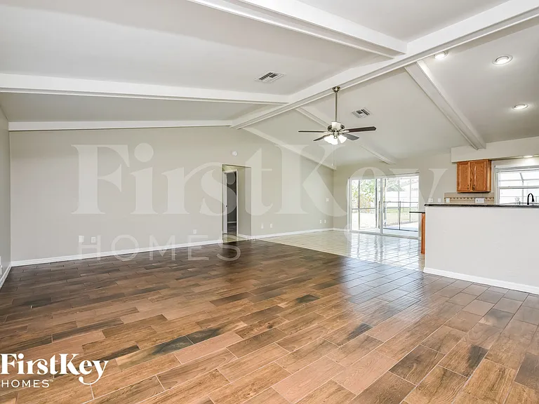 406 SE 10th Ave — Photo 4