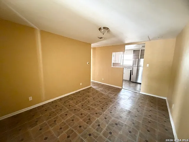 2 bed, 1.0 bath, 855 sqft, $925 — Photo 2