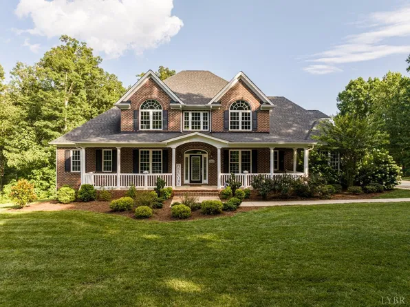 734 Woodchuck Dr, Appomattox, VA 24522