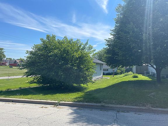 2nd image of 3005 Miller Ave