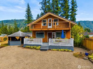 8664 Valley Ct, Maple Falls, WA 98266