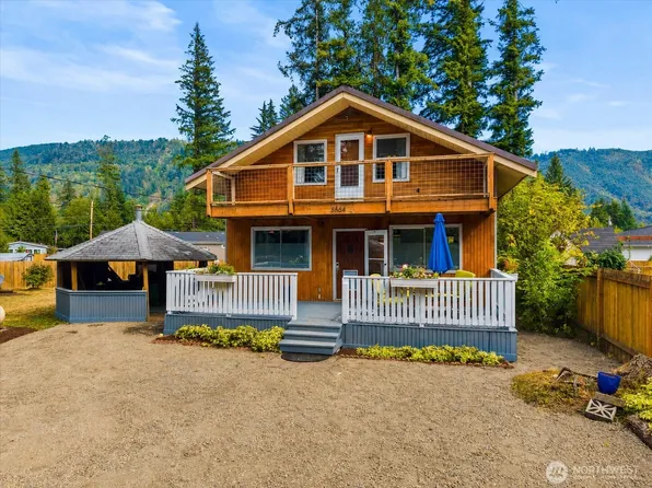 8664 Valley Ct, Maple Falls, WA 98266