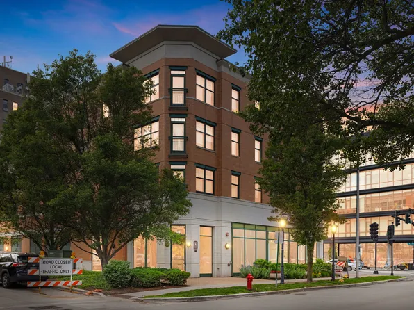 125 N Euclid Ave APT 303, Oak Park, IL 60301
