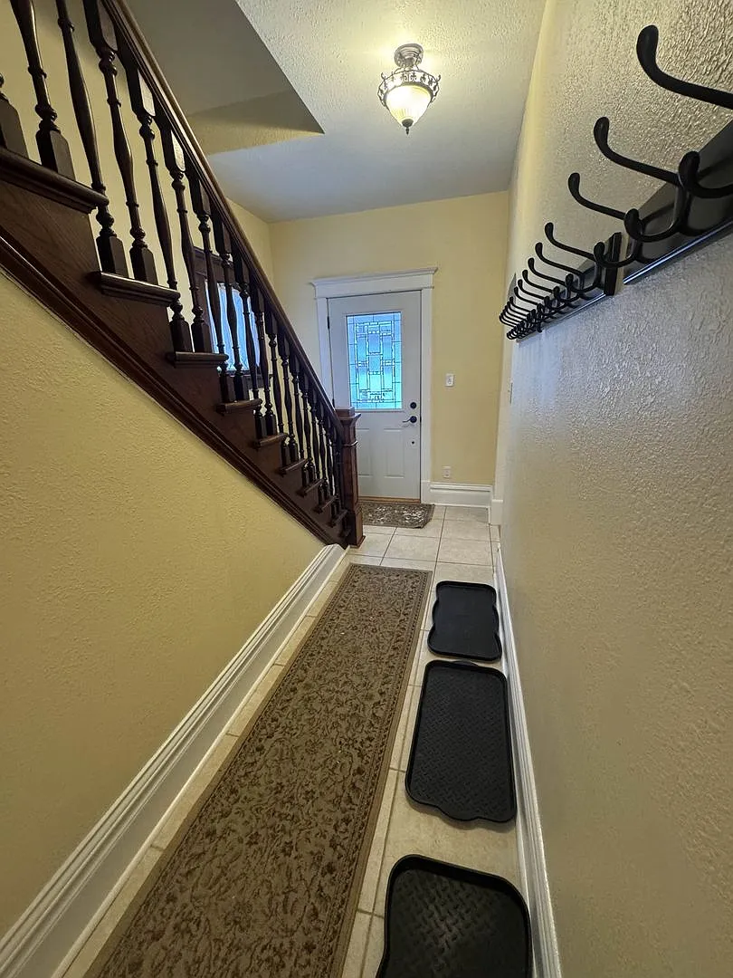3 Bedroom Freshly Renovated Family Home in Houghton — Photo 3