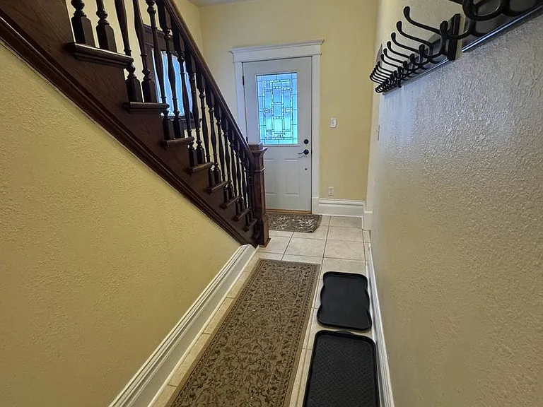 408 W Douglass Ave — Photo 3