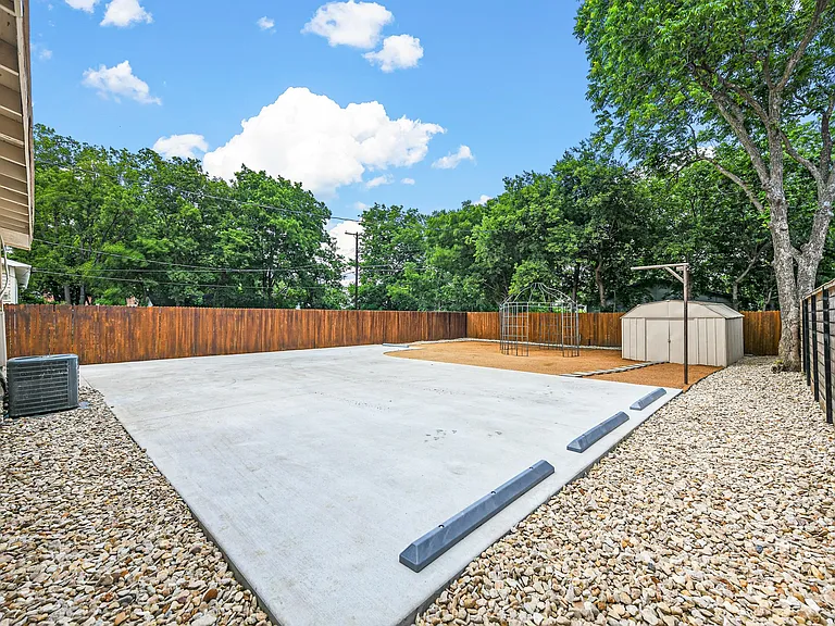 2717 Townsend Dr — Photo 38