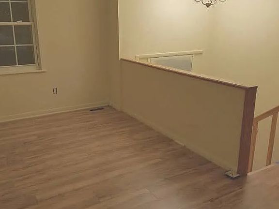 5th image of 411 Burwood Ave
