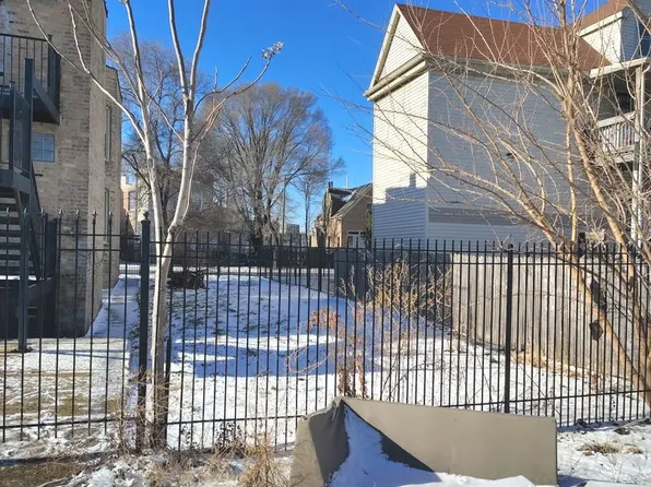 6737 S Eberhart Ave, Chicago, IL 60637