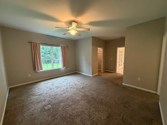 Primary/master bedroom