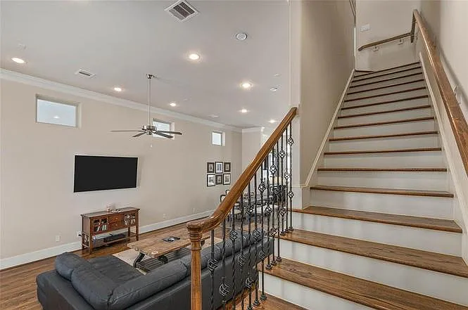 1131 W 21st St — Photo 18