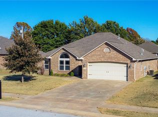 626 White Oak St, Gentry, AR 72734