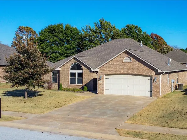 626 White Oak St, Gentry, AR 72734
