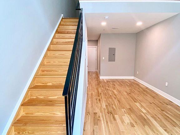 2nd image of 1522-23 W Girard Ave #1O3