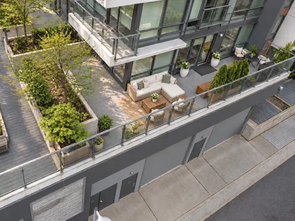 1788 Columbia St #203, Vancouver, BC V5Y 0L7