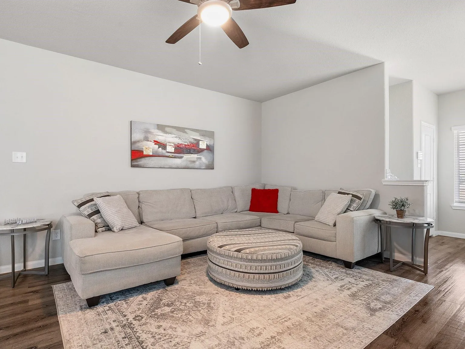 4 bed, 2.5 bath, 2628 sqft, $2,600 — Photo 3