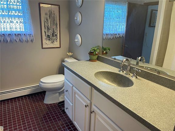 3rd image of 60 Hawthorne Pl APT 12