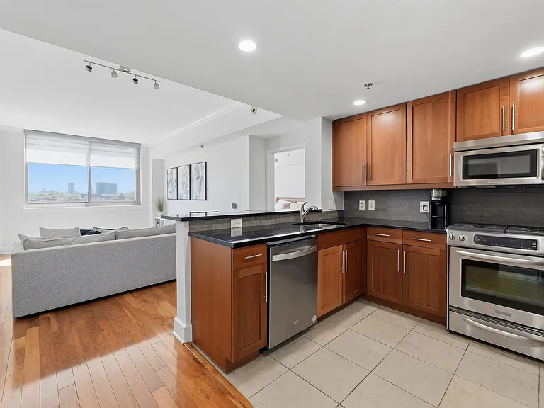 800 Jackson St — Photo 5