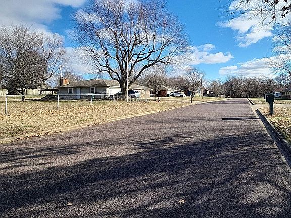4th image of 409 Schulz Ave