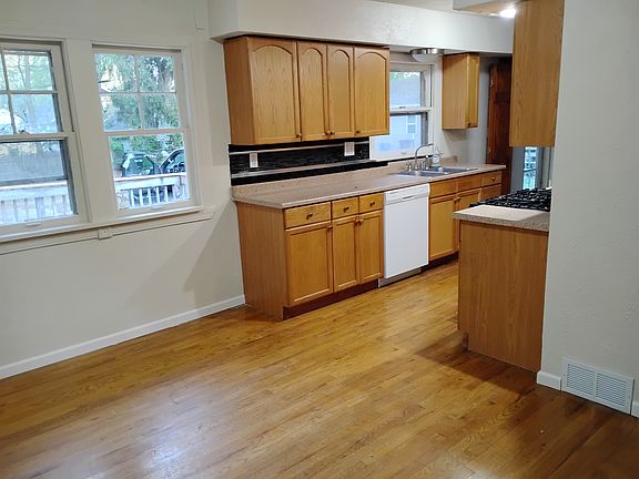 5th image of 207 Carbaugh Ave