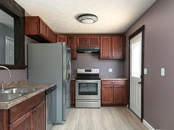 5th image of 26 Red Wing Ln