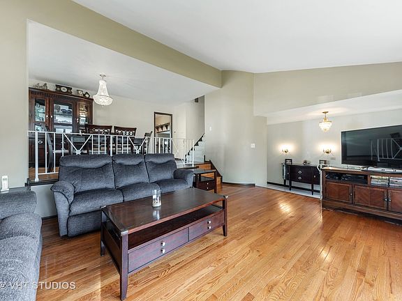 4th image of 1916 E Waverly Ln
