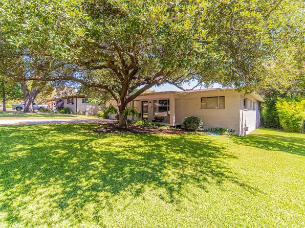 4017 Springbranch Dr, Benbrook, TX 76116