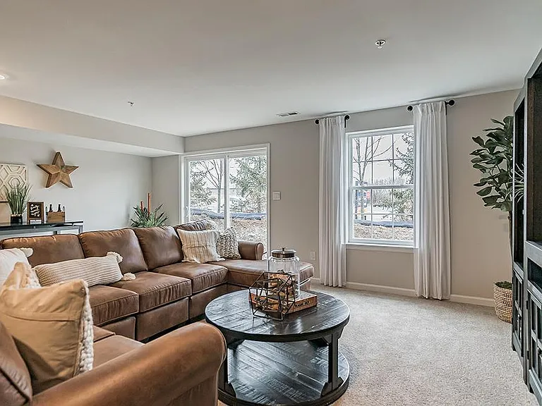 1128 Meadowlark Dr — Photo 9