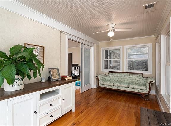 3rd image of 804 N Oak St