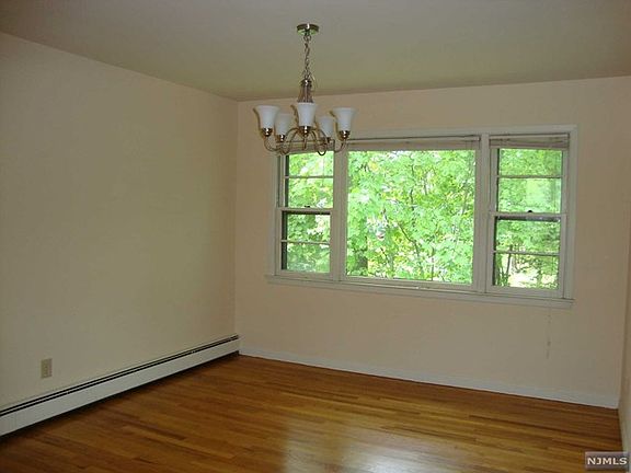 4th image of 38-18 Allwood Pl #1X