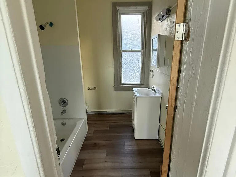 3404 Walton Ave — Photo 7