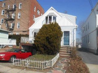 27 W 5th St, Bayonne, NJ 07002