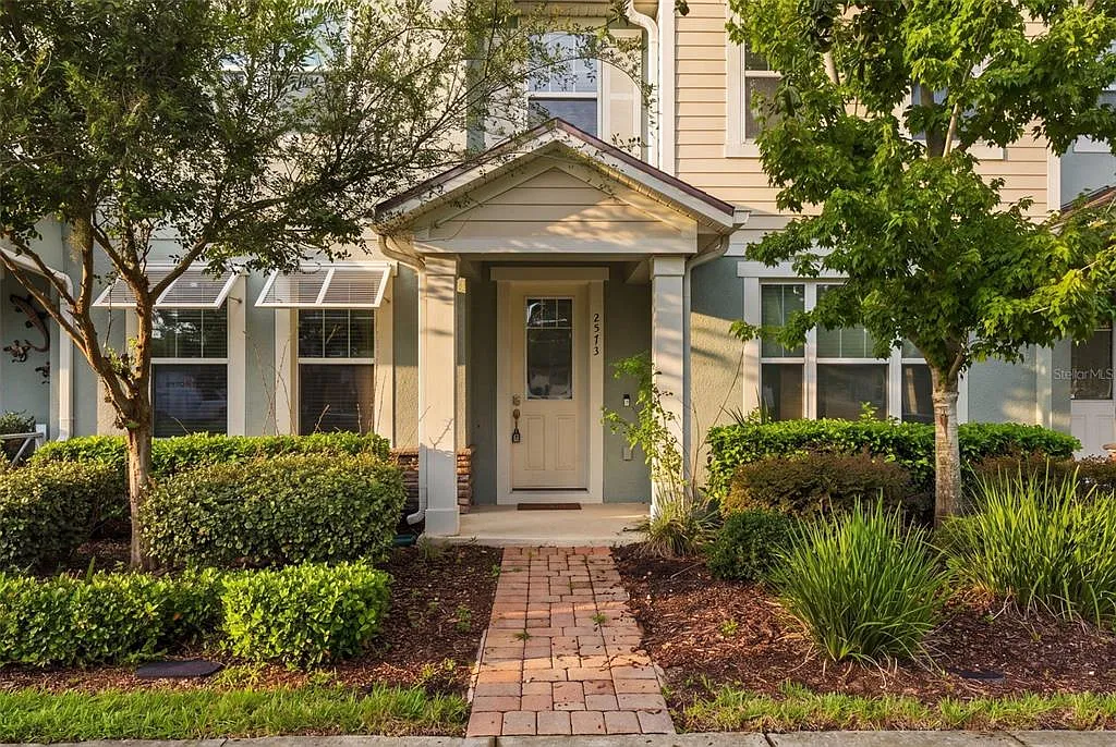 3 bed, 2.5 bath, 1603 sqft, $2,400 — Photo 3