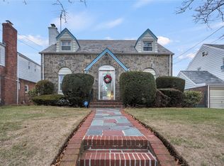 17907 Murdock Ave, Addisleigh Park, NY 11434