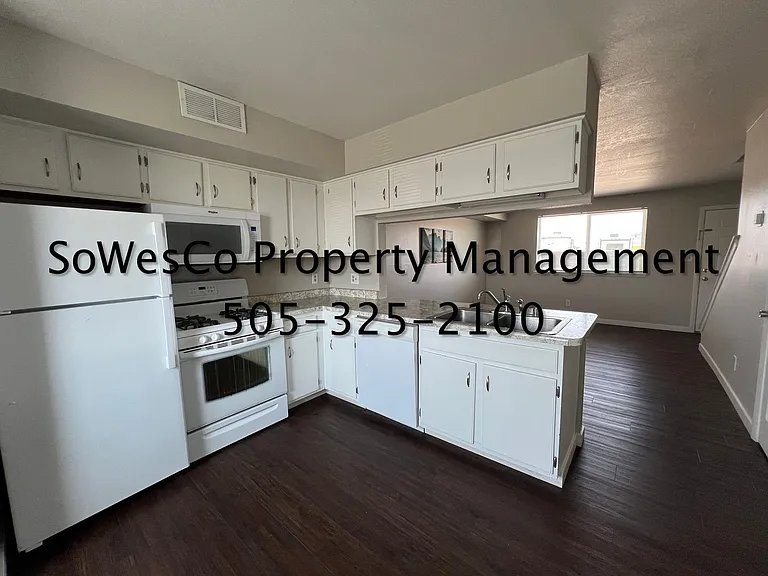 905 N Tucker — Photo 4