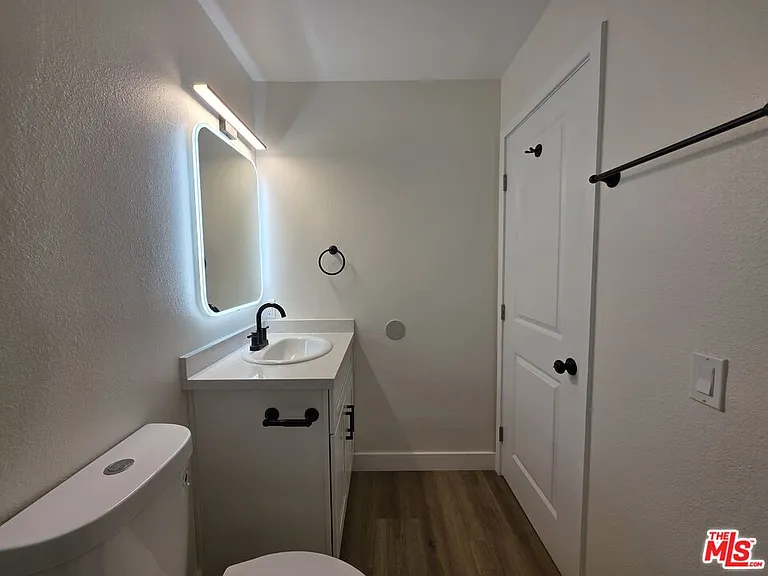 535 W 4th St #110 — Photo 34