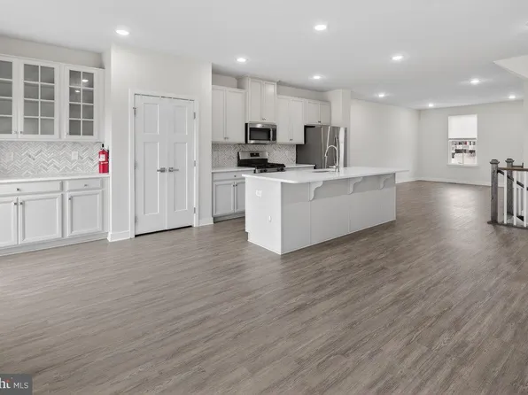 67 Kohlmyer Dr, Pennsauken, NJ 08110