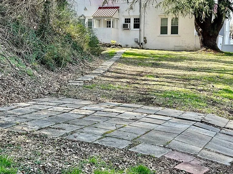 405 E Elm St — Photo 20