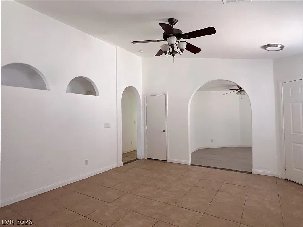 3 bed, 2.0 bath, 1452 sqft, $2,165 — Photo 4