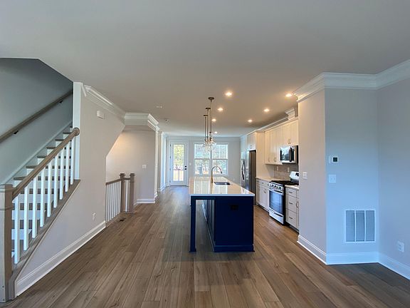 5th image of 3197 Acadia Dr