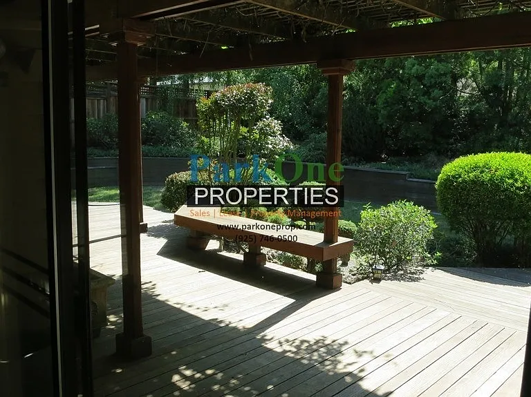 1245 Crown Ct — Photo 4